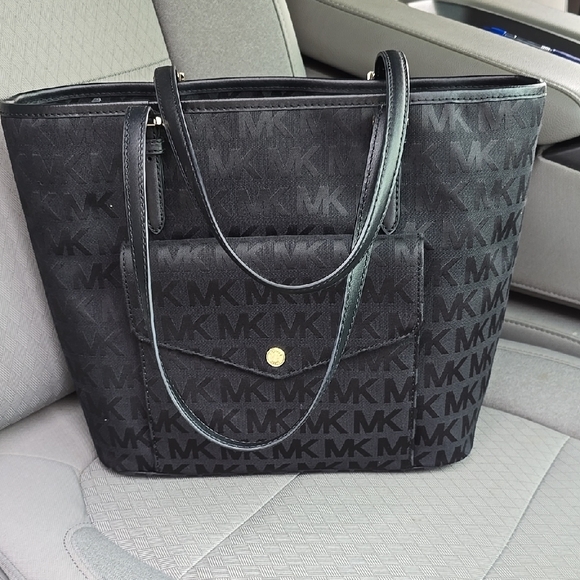 Michael Kors Handbags - Michael Kors Black Textured Tote with Geometric Design